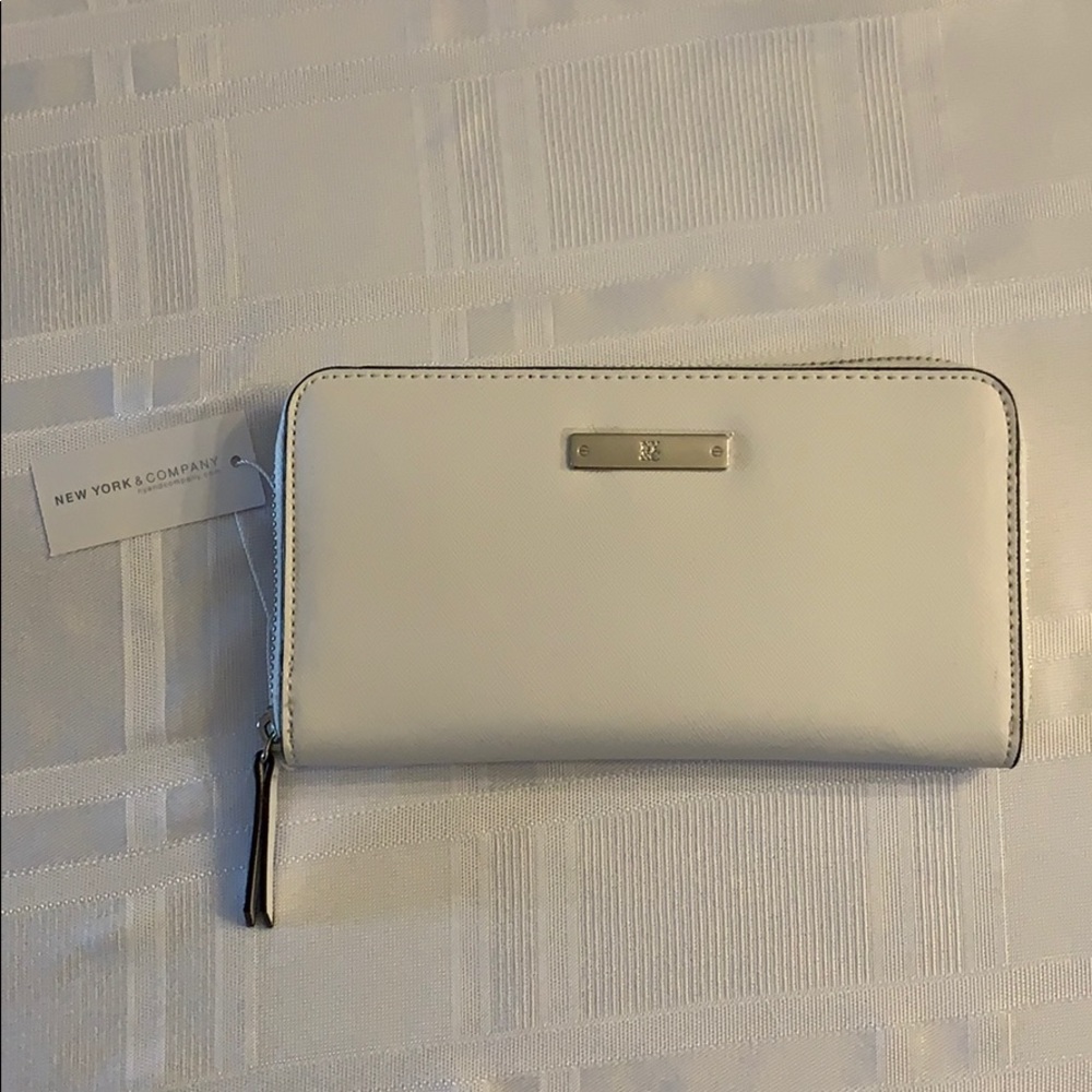NWT NY & Co zip around wallet